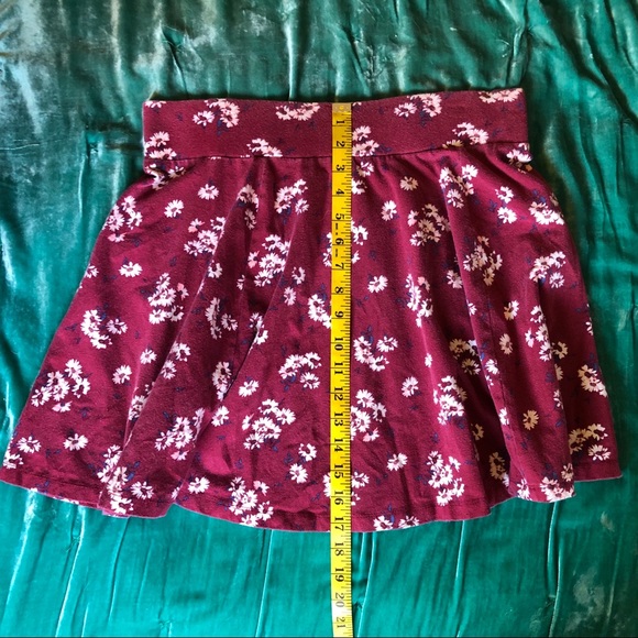 Maroon floral skater skirt  🌺 - Picture 3 of 5